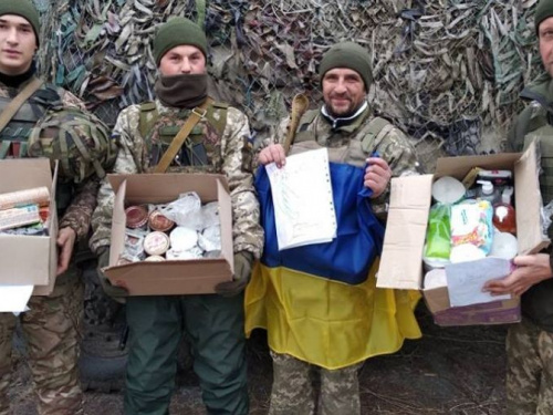 Авдеевские "симики" на выходных привезли военным лекарства и вкусные подарки (ФОТО)