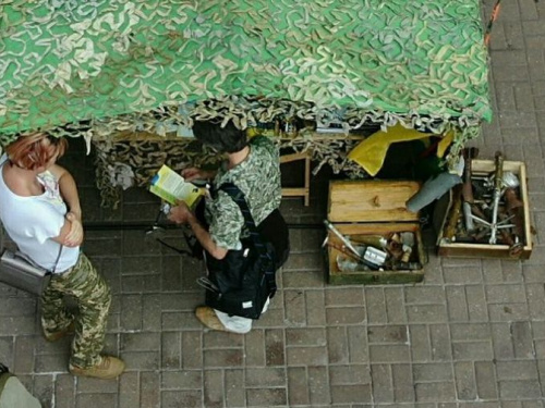 Авдеевская палатка объединяет людей в Киеве