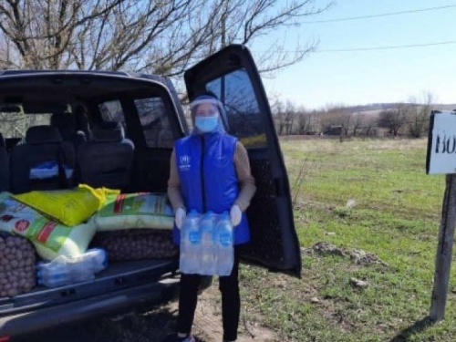 Жителям села Водяное доставили продукты, медикаменты и посевной материал