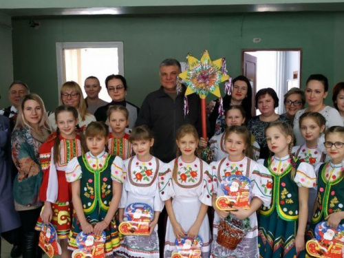 Авдіївські колядники завітали до місцевої ВЦА (ФОТОФАКТ)