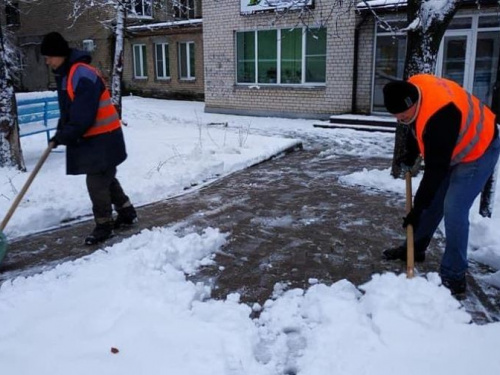 Снігові вихідні: як авдіївські комунальники з негодою боролися (ФОТОФАКТ)