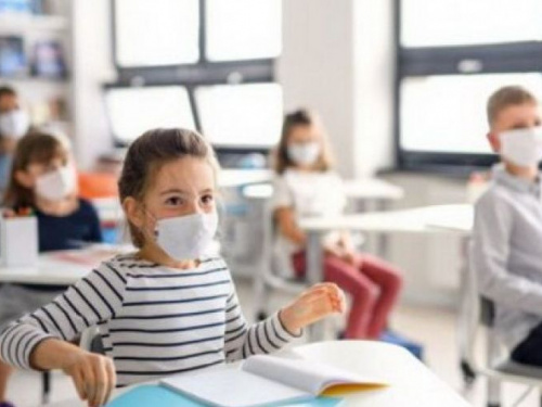 Полицейские Покровской оперзоны проверяют соблюдение карантинных мероприятий в учебных заведениях