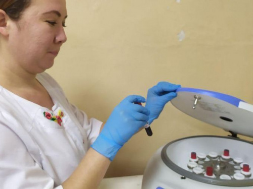 Лаборатория Авдеевской горбольницы получила ценную и нужную аппаратуру (ФОТО)