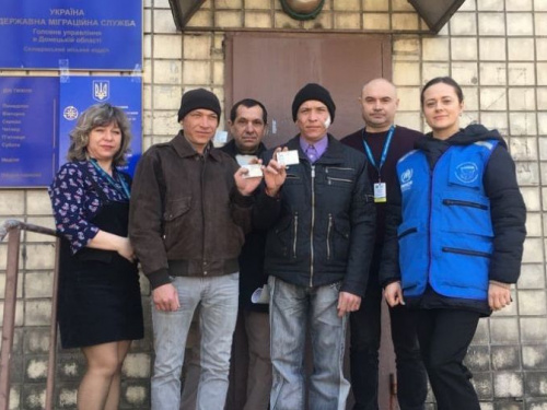 Волонтеры помогли троим жителям села Водяного получить паспорта