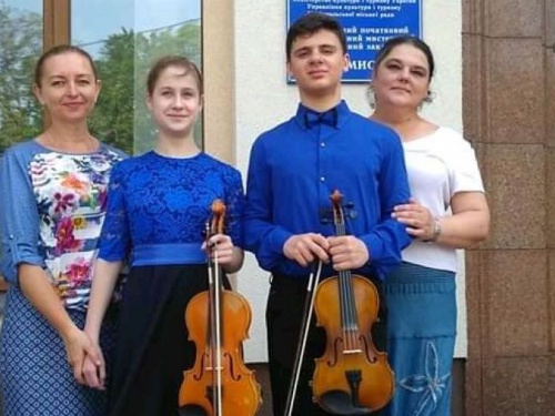 Юні авдіївські скрипалі взяли першість у престижному музичному конкурсі (ФОТО)