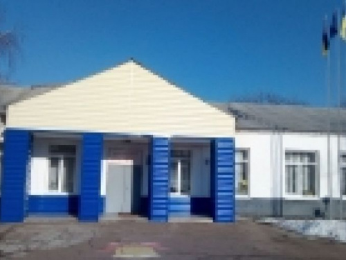 В Авдіївці освітяни старої частини міста виступили проти реорганізації своїх шкіл: справа дійшла до суду