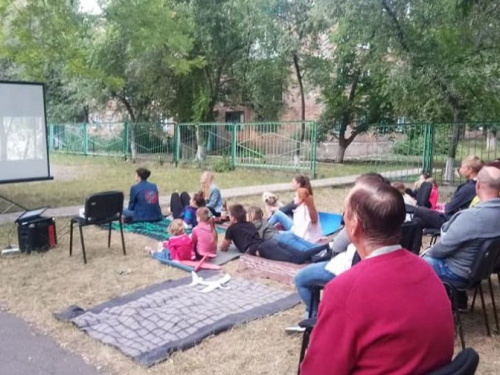 В Авдеевке под открытым небом смотрели богатырские битвы