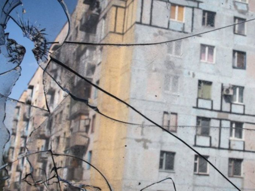 В результате обстрела в Авдеевке поврежден жилой дом