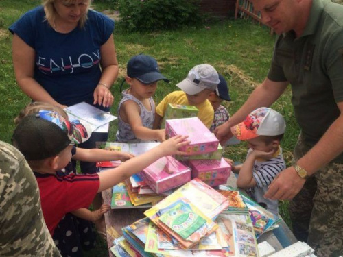 Авдеевские «симики» продолжают радовать военных и гражданских (ФОТО)