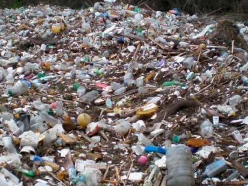 Суд решил отменить установленный весной тариф на вывоз мусора КП "СЕЗ" в Авдеевке