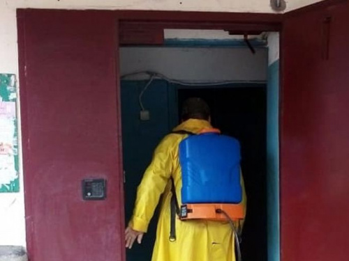 В Авдіївці комунальники продовжують дезінфекцію місць загального користування