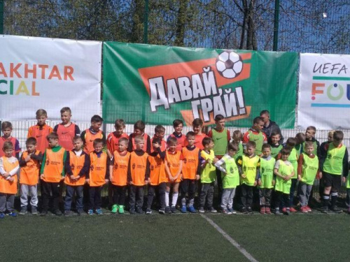 Ради детей: В Авдеевке стартовал футбольный проект “Давай, играй!” (ФОТО+ВИДЕО)