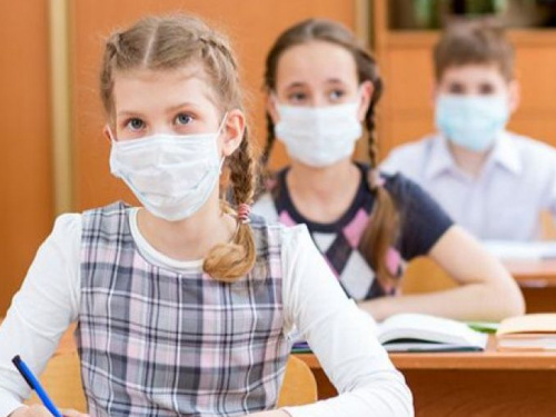 Школьники Авдеевки будут учиться по новым правилам: масочный режим и вторые смены