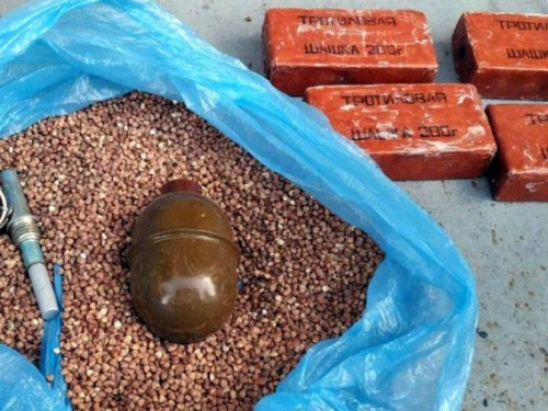 Авдеевские правоохранители помешали пересылке взрывчатки и боеприпасов в Днепропетровскую область