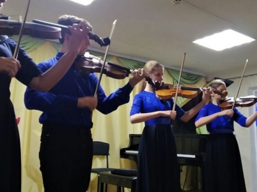 Музыкальная школа Авдеевки провела незабываемый вечер в Международный день музыки (ФОТО)