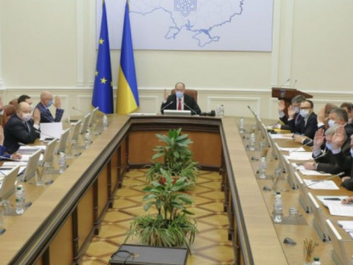 Кабмин на месяц продлил карантин в Украине