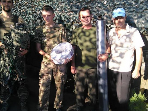 Украинским воинам в районе Авдеевки доставили маскировочный «оберег» и нужные материалы