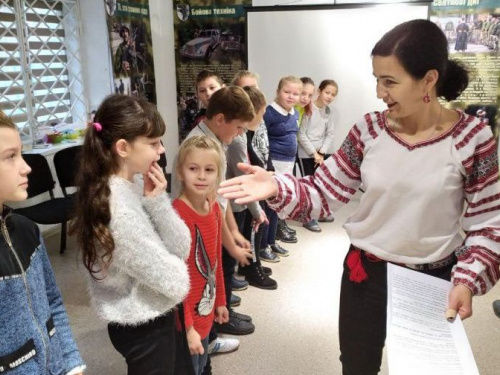 Авдіївські школярі стали більш обізнаними в історії української писемності (ФОТОРЕПОРТАЖ)