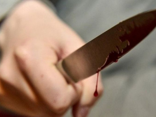 В Авдіївці сварка між чоловіками закінчилася ножовим пораненням