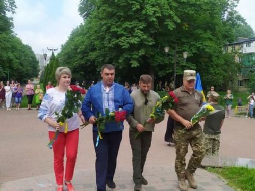 Авдіївці відзначають День Конституції України