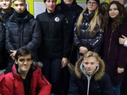 Авдеевское отделение полиции приняло старшеклассников