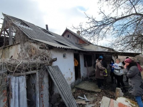 В Авдіївці продовжують обстежувати житло, зруйноване внаслідок обстрілів