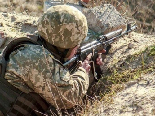 На Донбассе ранены двое украинских военных и гражданский