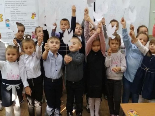 Дети Авдеевки приобщились ко Дню Мира