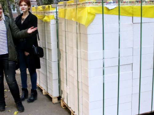 Благодаря конкурсу «Преобразим Авдеевку вместе!» в одной из городских многоэтажек обновят окна в подъездах