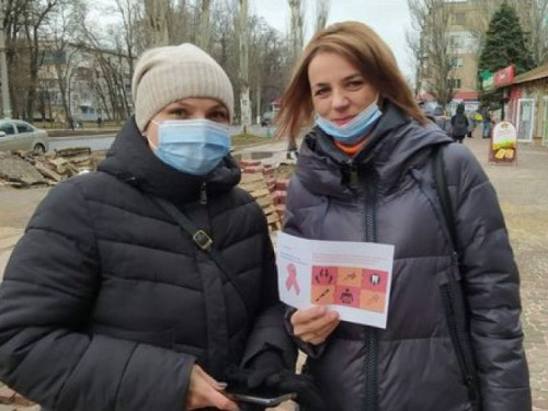 В Авдіївці у Всесвітній день боротьби зі СНІДом провели вуличну акцію