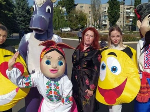 В Авдеевке впервые для горожан преклонного возраста провели яркий масштабный фестиваль «Ретро NEW осень» (ВИДЕО)