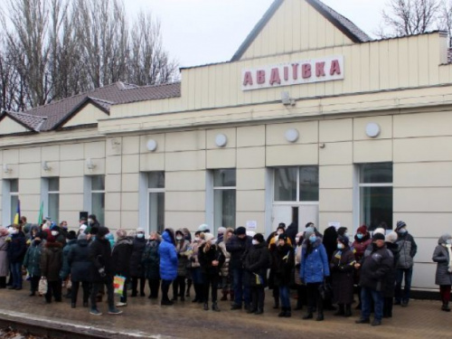 В Авдеевку прибыл первый за шесть лет войны пассажирский поезд