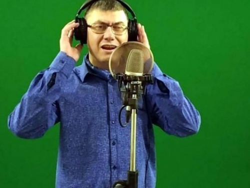 Авдеевский музыкант Дядя Женя написал трогательную песню о родном городе