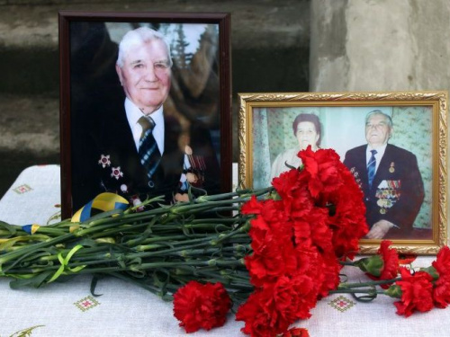 В Авдеевке открыли мемориальную доску почетному гражданину Петру Стрельченко