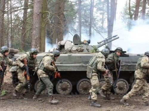 В Авдіївці проводять військові навчання: мешканців міста просять зберігати спокій