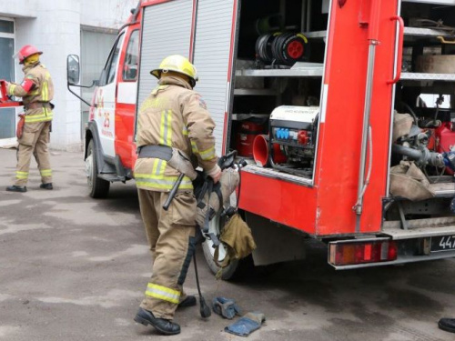 В Авдеевке оперативно ликвидировали пожар на заводе