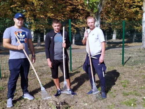 Спортсмены Авдеевки навели порядок на городском стадионе