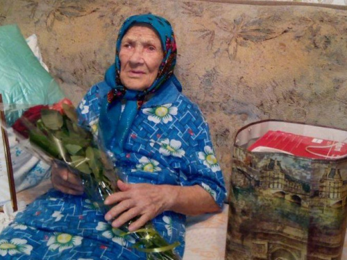 Авдеевская долгожительница отметила 100-летний юбилей (ФОТОФАКТ)