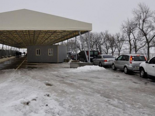 Задержание и пропуск: сводка с донбасских КПВВ за 22 февраля и утро 23 февраля