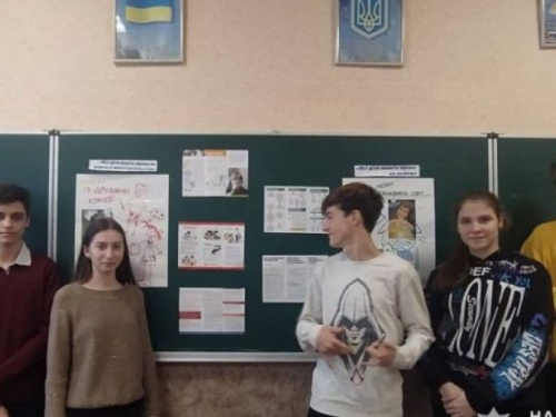 В Авдеевке полицейские провели урок правового воспитания для школьников