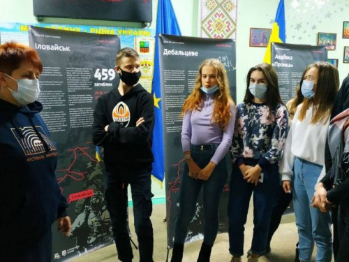 В Авдеевке Народный музей приглашает на передвижную выставку «Война России против Украины» 