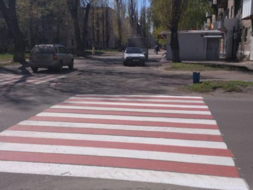 В Авдеевке обновляются “зебры” (ФОТОФАКТ)