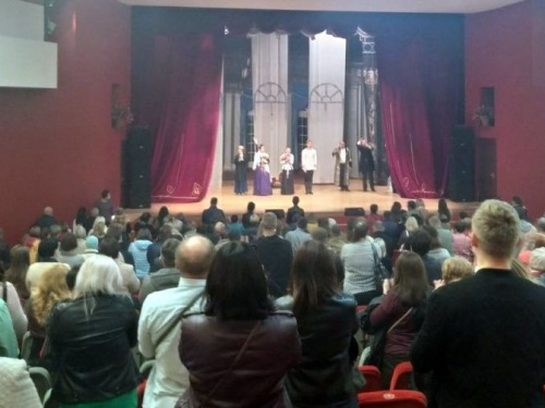 В Авдеевке киевские артисты дважды показали «Анну Каренину»