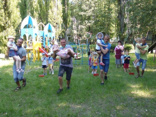 Супер-татусі з Авдіївки: свято триває (ФОТО)