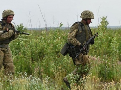 За сутки на  Донбассе 36 обстрелов, ранен военный