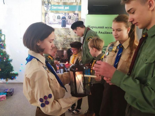 В Авдіївку пластуни доставили Вифлеємський вогонь миру (ФОТО та ВІДЕО)