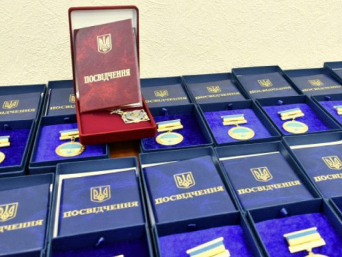 Руководитель ВГА Авдеевки получил награду за помощь в восстановлении поврежденного жилья