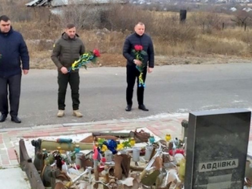 В Авдеевке в День Достоинства и Свободы вспомнили героев Небесной сотни