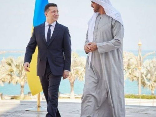 Зеленский подписал в ОАЭ меморандумы и контракты на $3 млрд