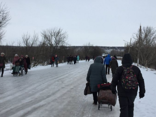 Донбасские КПВВ: большие очереди и много смертей